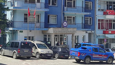 Polis lojmanlarında başından vuruldu; hastanede hayatını kaybetti