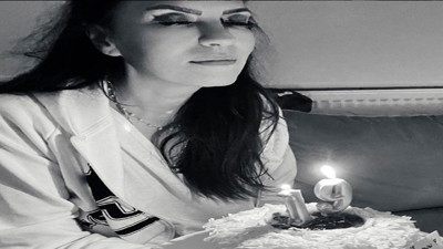 Yeşim Salkım'dan 19 yaş pastası paylaşımı