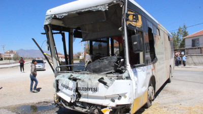 Karaman’da halk otobüsü ile kamyon çarpıştı: 7 yaralı