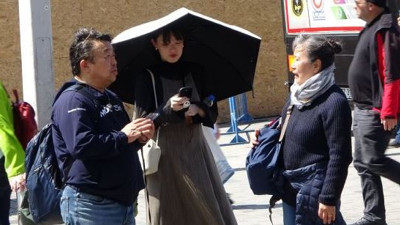 Sıcak havayı fırsat bilenler Taksim’e akın etti