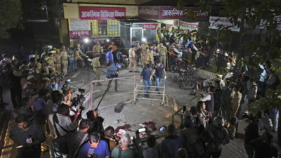 Hindistan'da eski milletvekili ve kardeşi canlı yayında öldürüldü