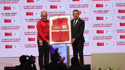 Fuat Oktay, çadır satan Kızılay'a müdahale etmeyeceklerini resmen açıkladı