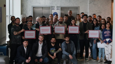 Yargı dizisinin set ekibi ''sansüre hayır'' dedi. 'Kızılcık Şerbeti'ne verilen cezayı protesto ettiler