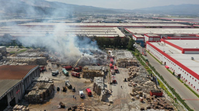 Manisa'da kağıt fabrikasında yangın
