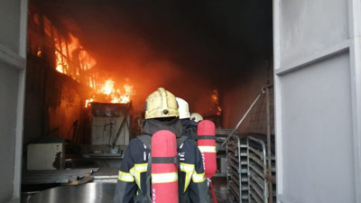 Mobilya fabrikası alev alev yandı