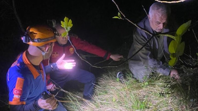 Araçtan atladı hayatta kaldı