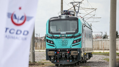 Milli imkanlarla üretilen elektrikli lokomotif raylara iniyor