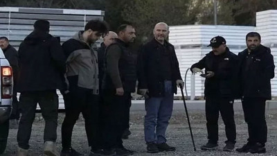 Deprem bölgesinde baston ile geziyordu. Süleyman Soylu'nun rahatsızlığı futbol topunu görünce iyileşti