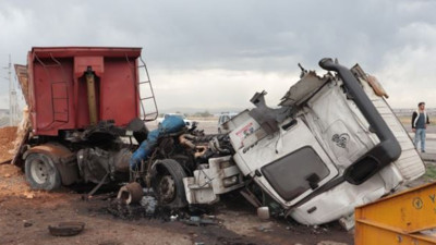 Lokomotif TIR'ı biçti: 1 ölü