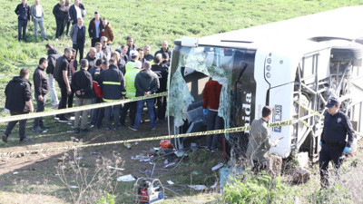 İşçi servisi şarampole uçtu: 3 ölü, 31 yaralı