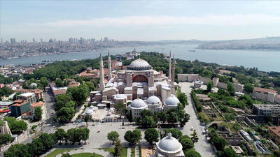 Ayasofya Camii ziyarete kapatıldı