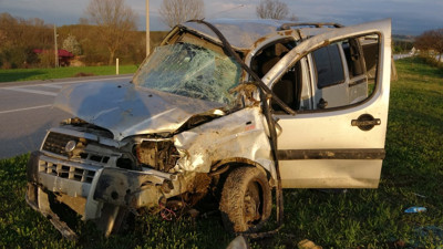 Takla atarak metrelerce sürüklenen araçtan sağ çıktı