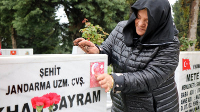 Ramazan Bayramı arefesinde şehitliklerde hüzün hakim