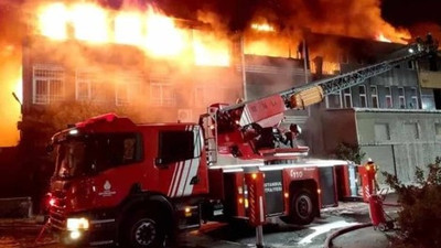 Sanayi sitesinde yangın: 2 dükkan ve otomobil kullanılamaz halde