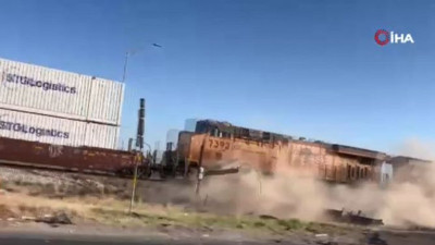 Yük treni raylardaki aracı biçti. Elektrik direkleri dahi yerle bir oldu