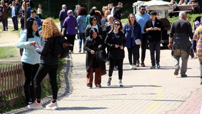 Gölcük Tabiat Parkı'nda 'bayram tatili' yoğunluğu