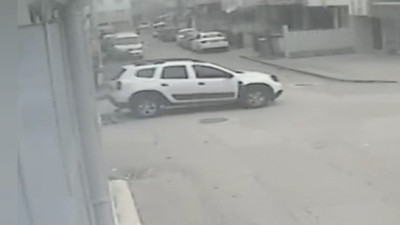 Cip yola fırlayan çocuğun üzerinden geçti. Kaza anı kamerada