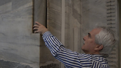 599 yıllık tarihi caminin ayarlarıyla oynadılar. Meraklı ziyaretçiler yüzünden 8 teraziden 7’si çalışmıyor