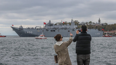 TCG Anadolu, boğaz geçişi için limandan ayrıldı