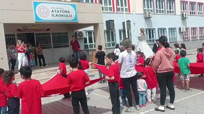 Depremzede çocukların 23 Nisan coşkusu