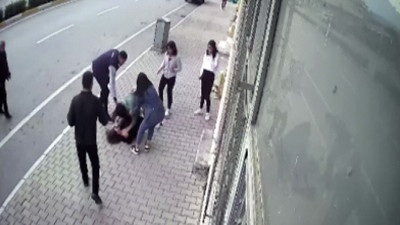 Kızların kavgasını erkekler zor ayırdı