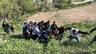 Şarampole devrilen otomobildeki 2 kişi yaralandı