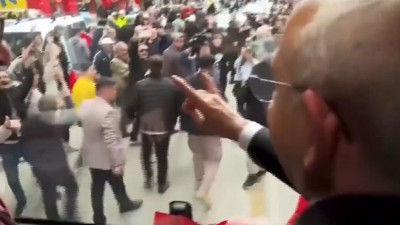 Kılıçdaroğlu vatandaşın bozkurt selamını karşılıksız bırakmadı