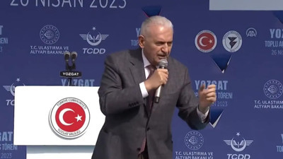 Binali Yıldırım muhalefeti 'işgalci' ilan etti. Binali Yıldırım'ın işgal altındaki adamızı pasaportla girdiği iddia edilmişti