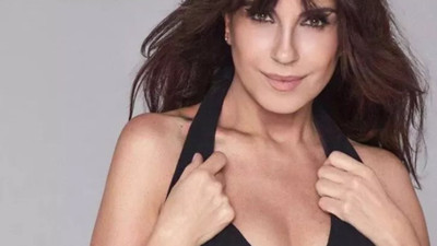 Ayşegül Aldinç son hali ile görenleri büyüledi. Kim der ki 65 yaşında