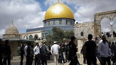 Fanatik Yahudilerden Mescid-i Aksa'ya baskın