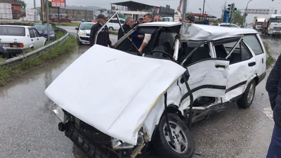 D-100’de tır ile otomobil çarpıştı: 1 yaralı