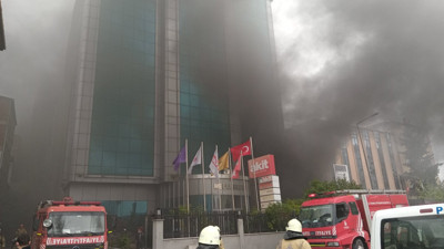 Flaş... Flaş... Akit gazetesi binasında yangın