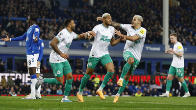 Newcastle 10 dakikada hayat buldu