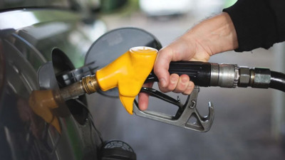 Deponuzu yarın doldurun. Benzine indirimcik geliyor