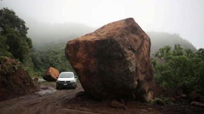 Araçlara kaya atan liseliler yakalandı
