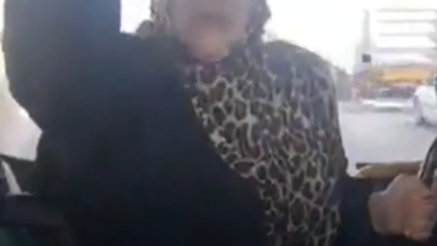 Fransa'da keyif süren teyze Türkiye'de şeriatı istedi: Otobüsteki kadınlara seçim konuşması yaptı