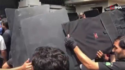 Imran Khan mahkemeye kurşun geçirmez kalkanlarla getirildi