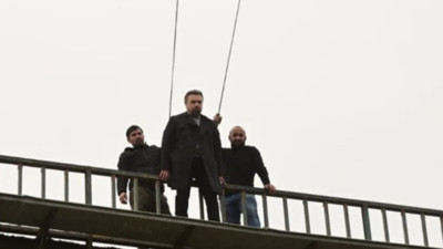 Oktay Kaynarca 30 metreden aşağı atladı. Dublör kullanmayı reddetti