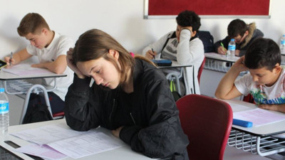 Bakan açıkladı. Depremzede öğrenciler sınıfta kalmayacak