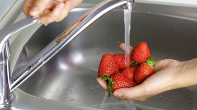 Çilek nasıl temizlenir? Çileği nasıl yıkamalıyız?