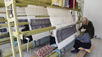 Hakkari’de Hereke halıları dokunuyor