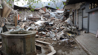 Antakya'da yasal süre dolmadan inşaatlar için ihale yapıldı