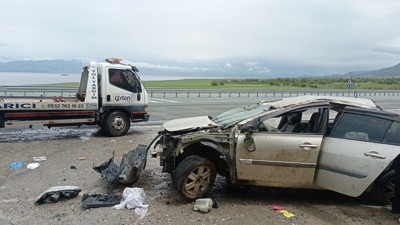 Elazığ’da otomobil takla attı: 3 yaralı