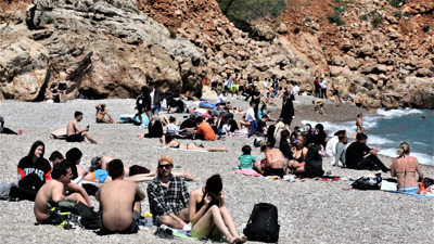Dünyaca ünlü Konyaaltı Sahili’nde deniz sezonu açıldı