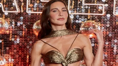 Ece Sükan süper mini elbisesi ile göz kamaştırdı. Adı Çağatay Ulusoy ile anılmıştı