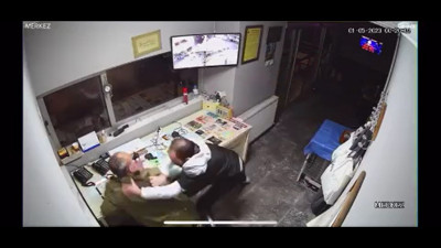 Engelli durak çalışanını 'taksi yok' diye darbetti