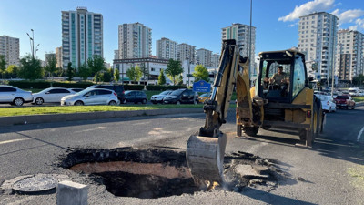 Çökme meydana gelen yol trafiğe kapatıldı