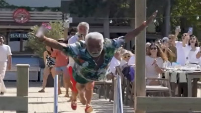 Vee Fedon denize düştü. Yaz sezonunu resmen açtı