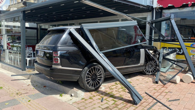 Lüks cip kafeye daldı müşteriler ölümden döndü