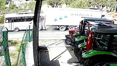 Feci kaza! Midibüs, kamyona arkadan çarptı: 4'ü ağır 34 yaralı